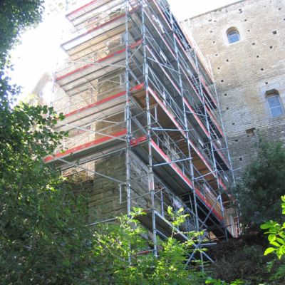 assets/images/7/echafaudage-a-brancion-010-a3e45e13.jpg